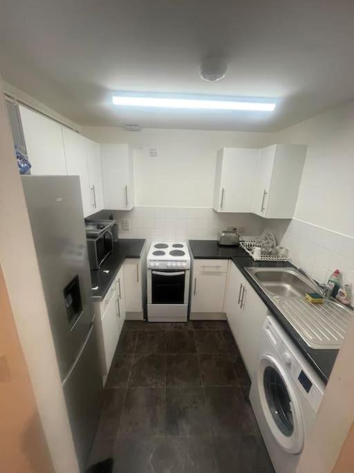 Lovely Spacious Entire 1 Bedroom Apartment - New Management London Exterior foto